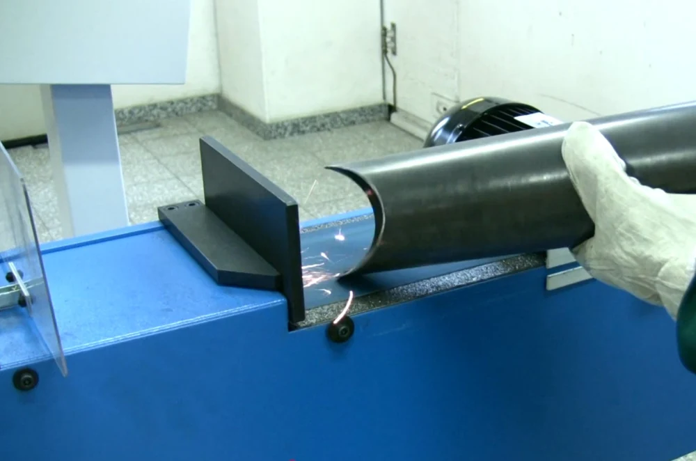 Dodatna završna obrada na gornjoj horizontalnoj radnoj površini stroja Aceti ART.130