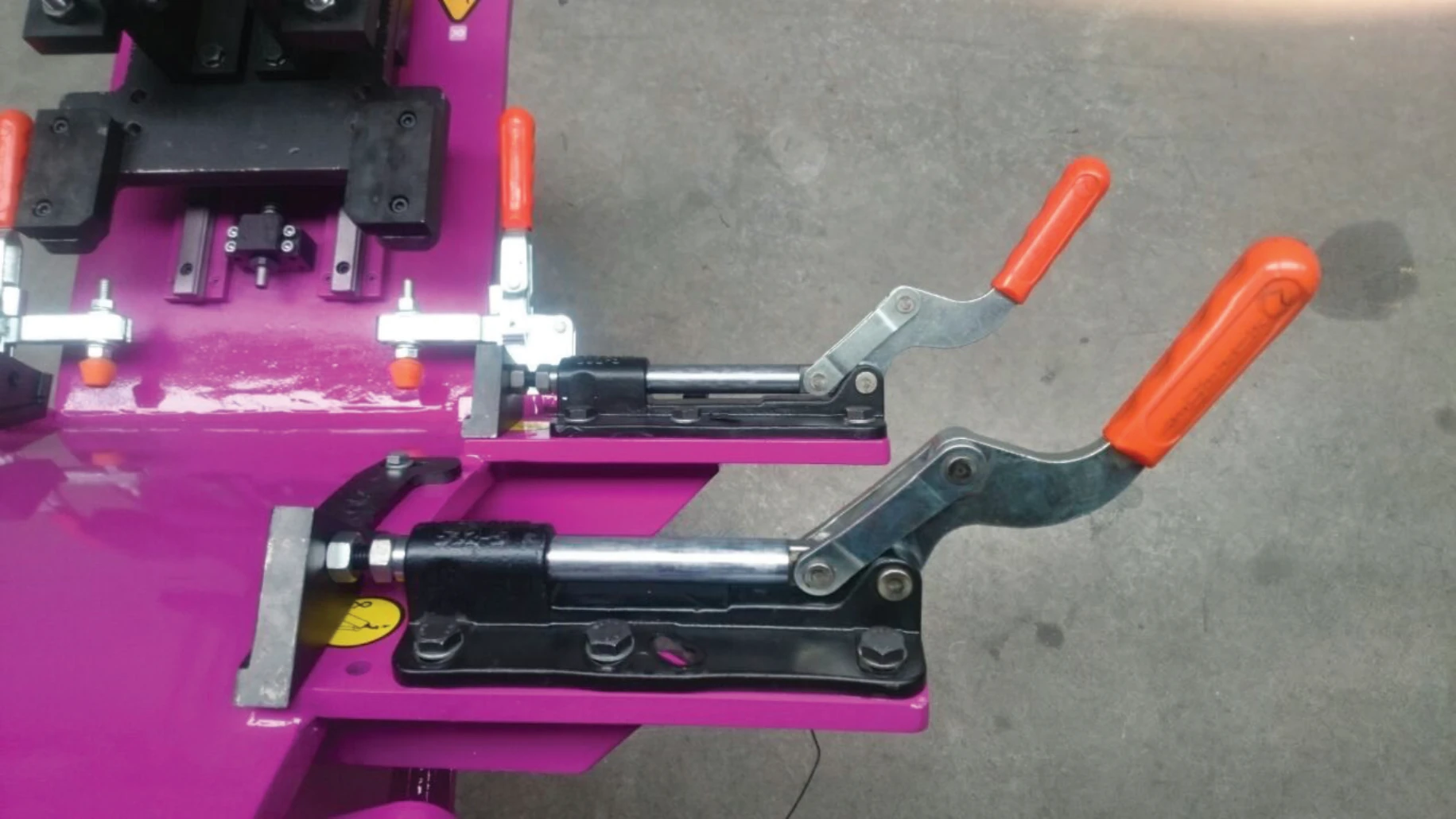 KUKAMET 536 heavy-duty potisno-povlačna stega u proizvodnoj napravi