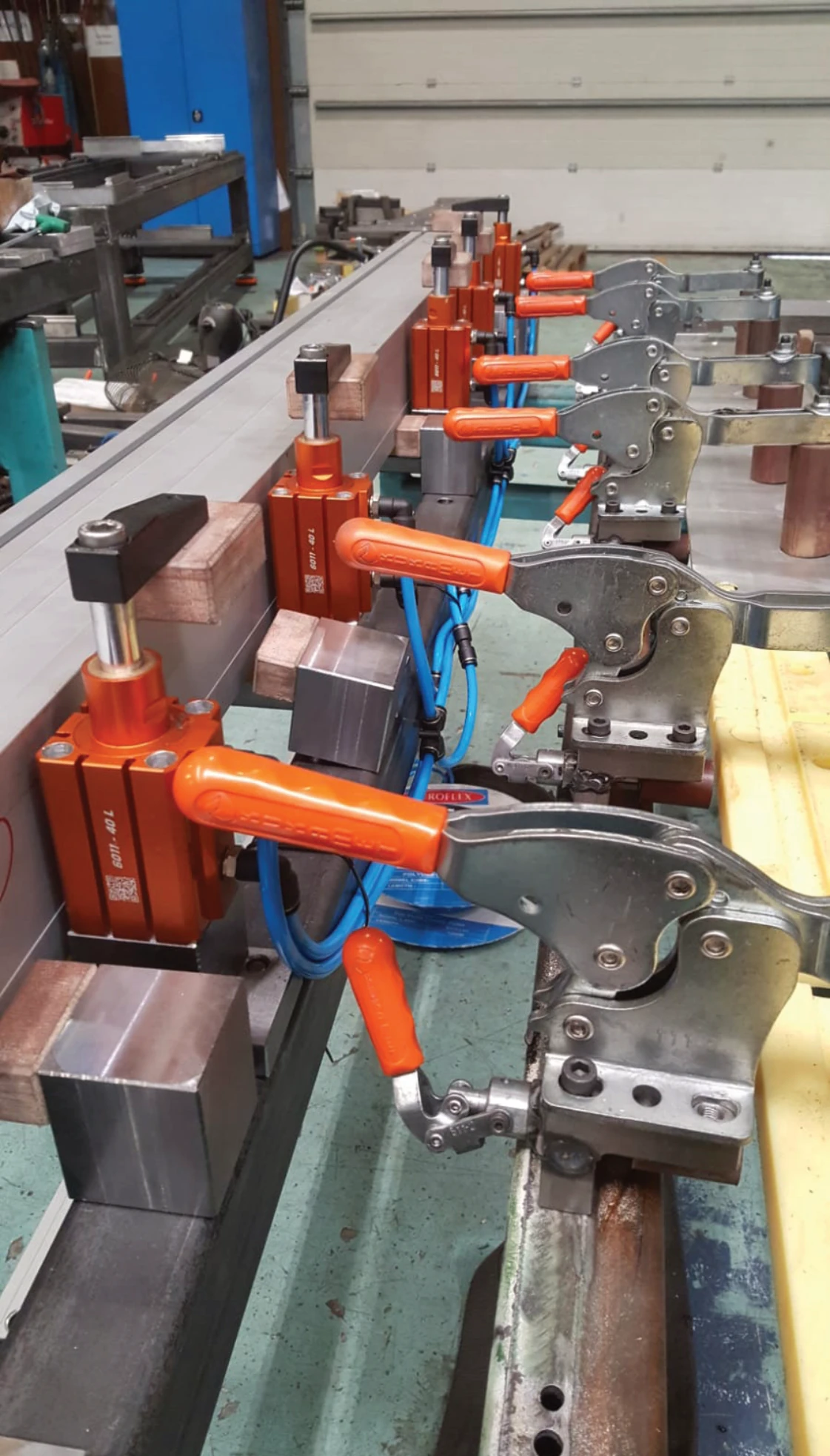 KUKAMET 6015 i 6017 aluminijske pneumatske preklopne stege u proizvodnoj napravi